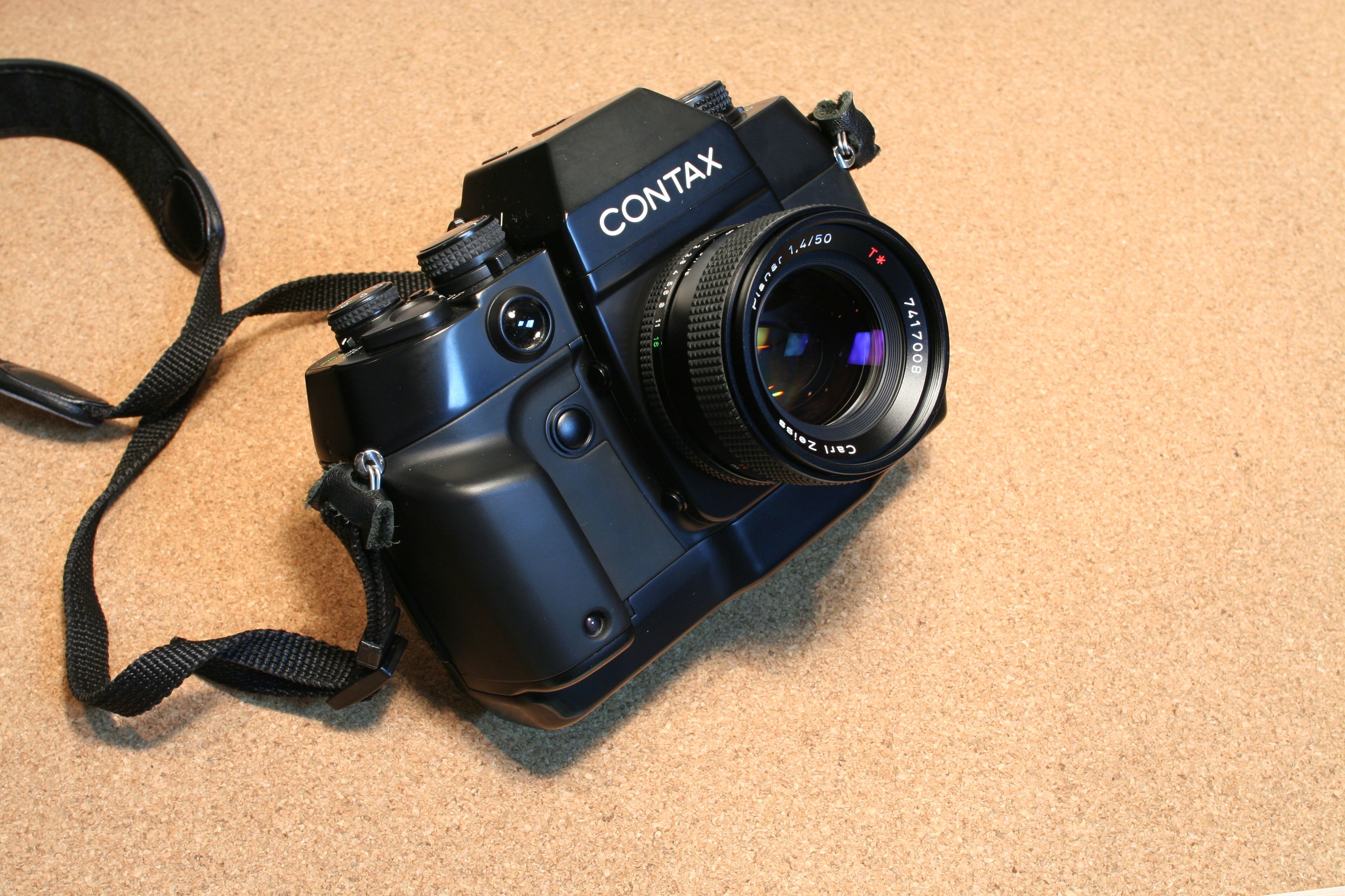 File:Contax ax with planar1,4 50mm jp.jpg - Wikimedia Commons