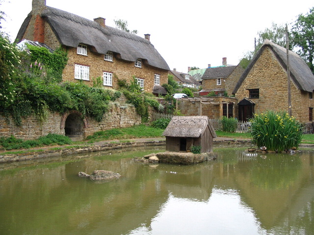 File:Desirable thatched residence - geograph.org.uk - 188261.jpg