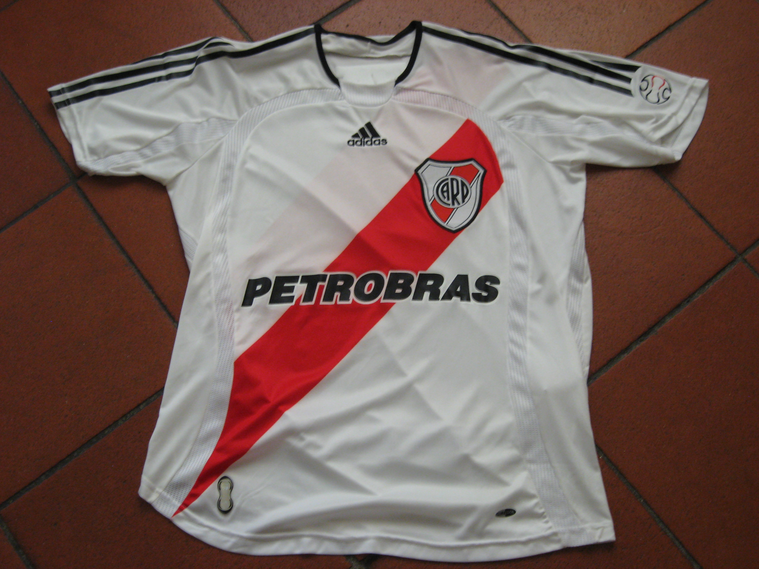 Archivo:Divisa River Plate.jpg - Wikipedia, la enciclopedia libre