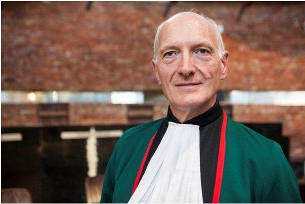 File:Edwin Cameron in robes.jpg