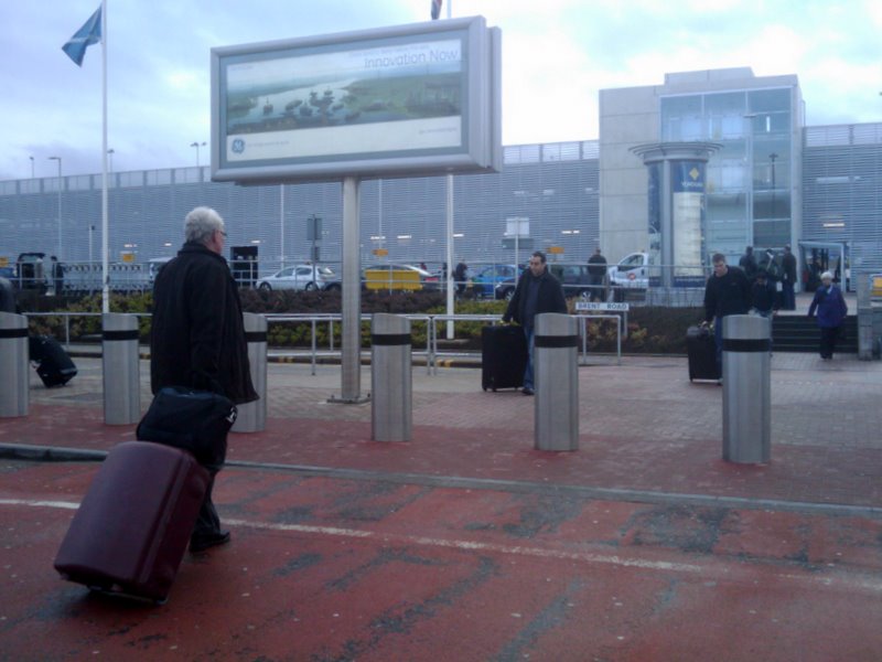 File:Entrance to Aberdeen Airport - geograph.org.uk - 1753726.jpg