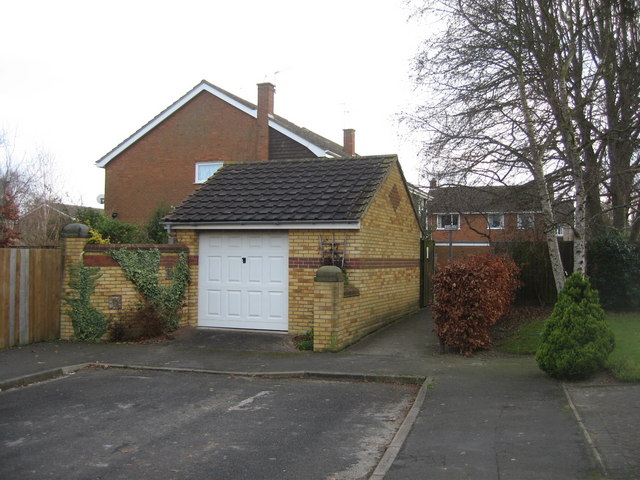 File:Far end of St Laurence Road - geograph.org.uk - 1140791.jpg