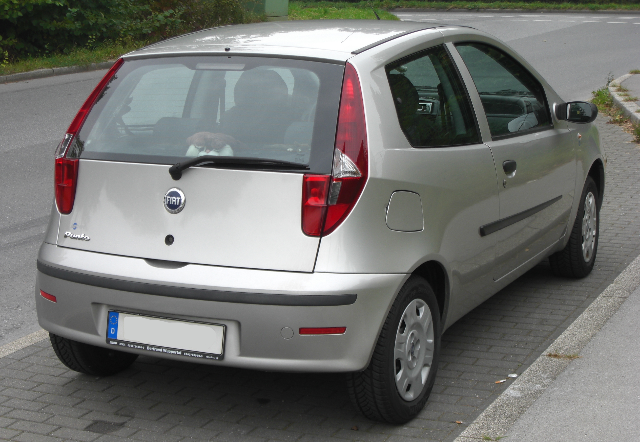 File:Fiat Punto II Facelift rear.JPG - Wikipedia