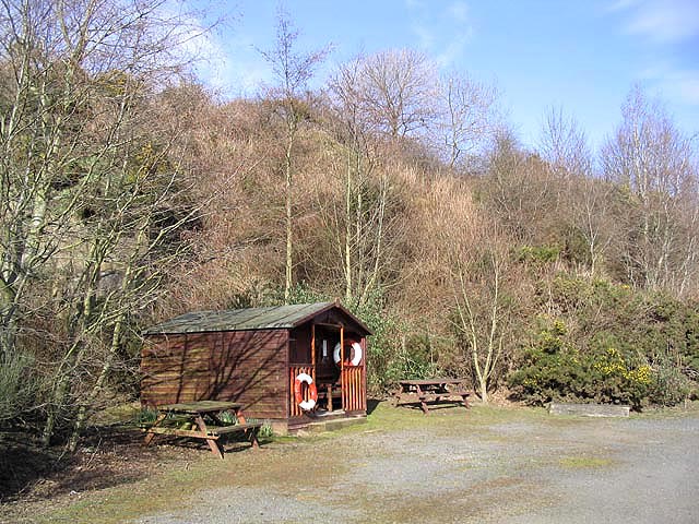 File:Fishing Hut - geograph.org.uk - 367116.jpg