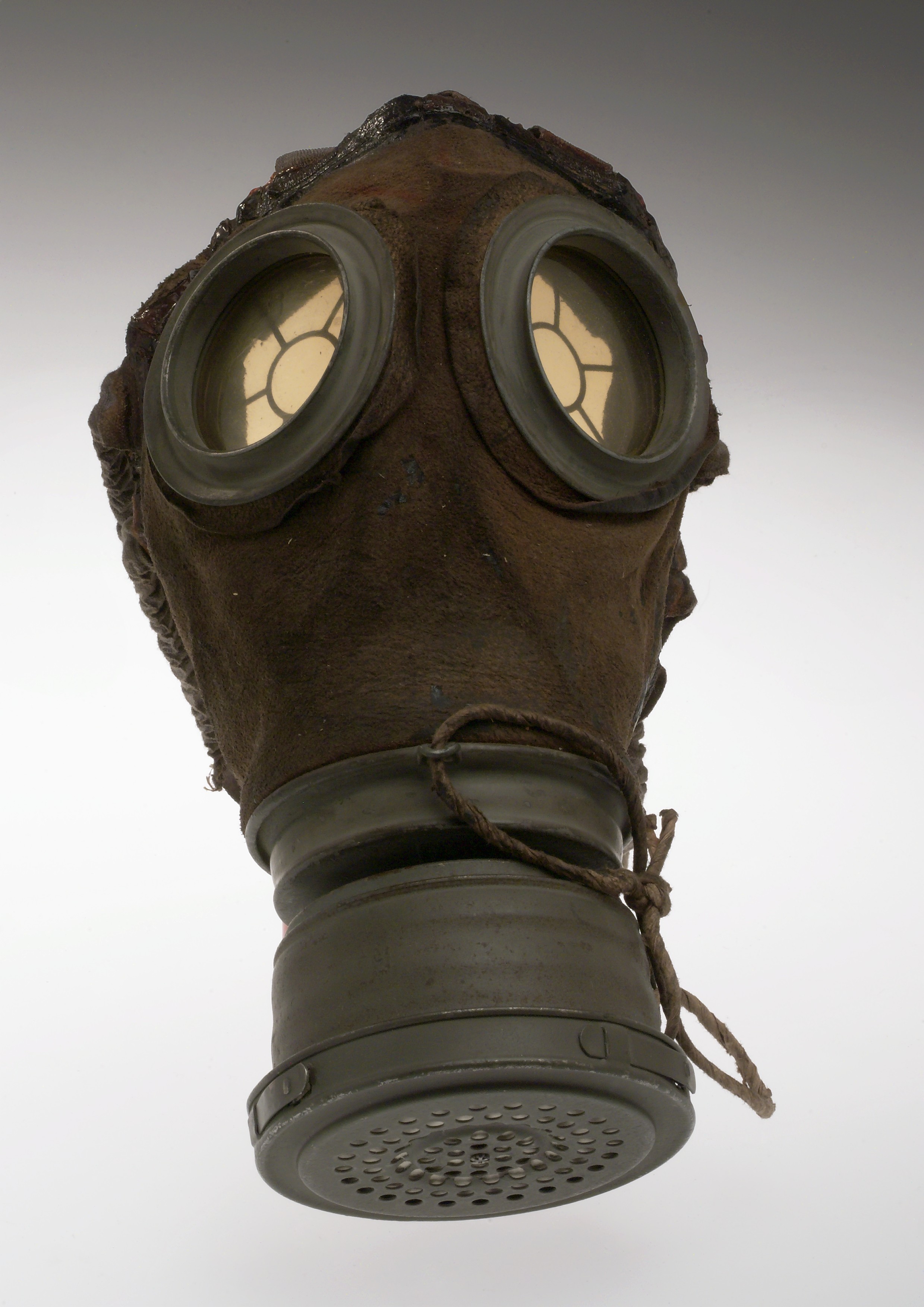 Старые противогазы. Gas Mask 1915. Немецкий противогаз 1915. Противогаз 1 мировой. Противогаз Зелинского-Кумманта.