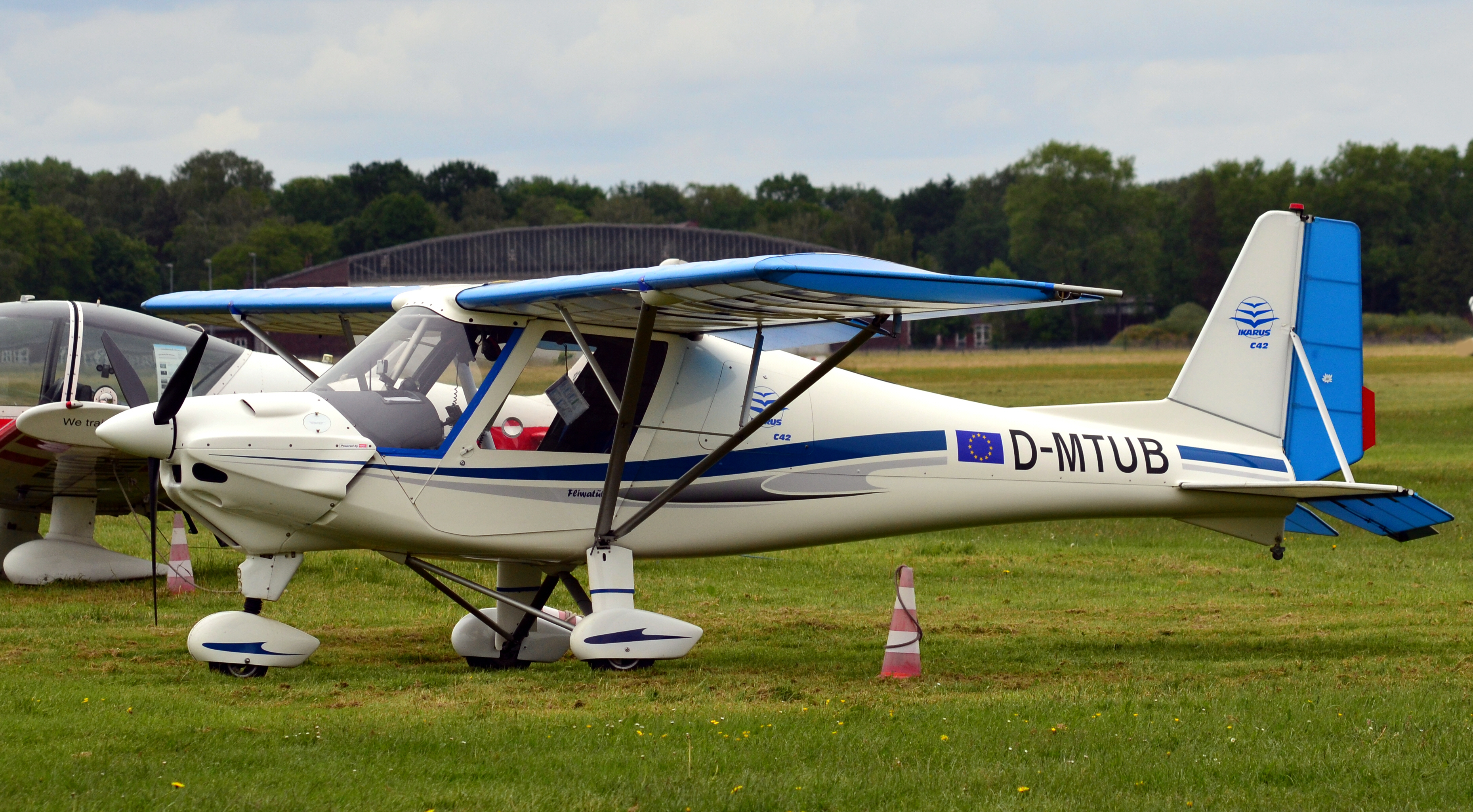 Category:Ikarus C42 - Wikimedia Commons