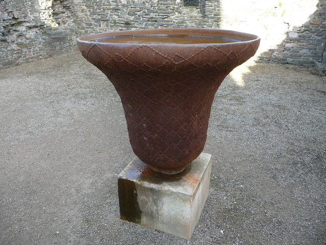 File:Inverted bell sculpture inside Kidwelly Castle - geograph.org.uk - 2754509.jpg