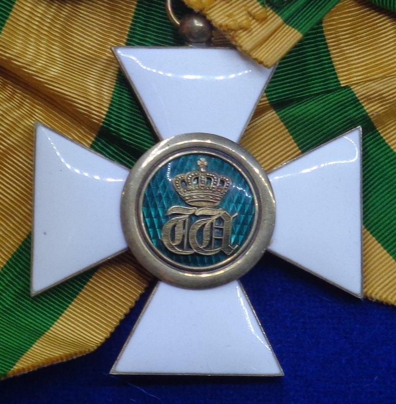 Награды: ордена, медали - Страница 9 Order_of_the_Oak_Crown_grand_cross_badge_%28Luxembourg_1970%29_-_Tallinn_Museum_of_Orders