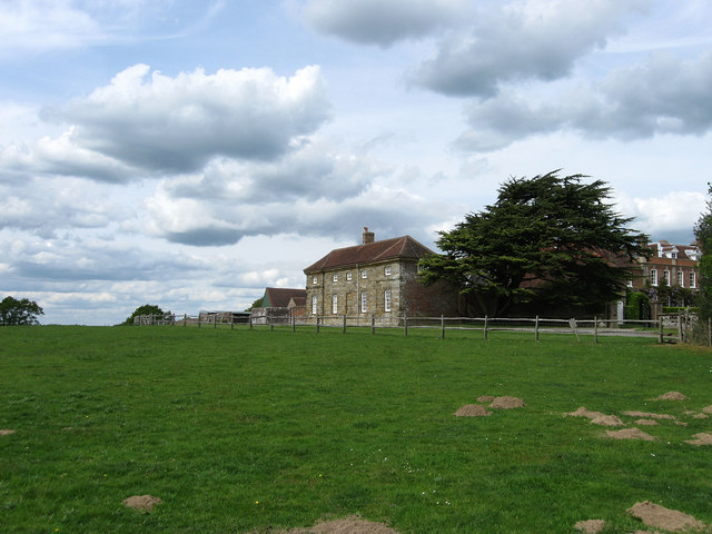 File:Outbuilding, Mountfield Court - geograph.org.uk - 1285775.jpg