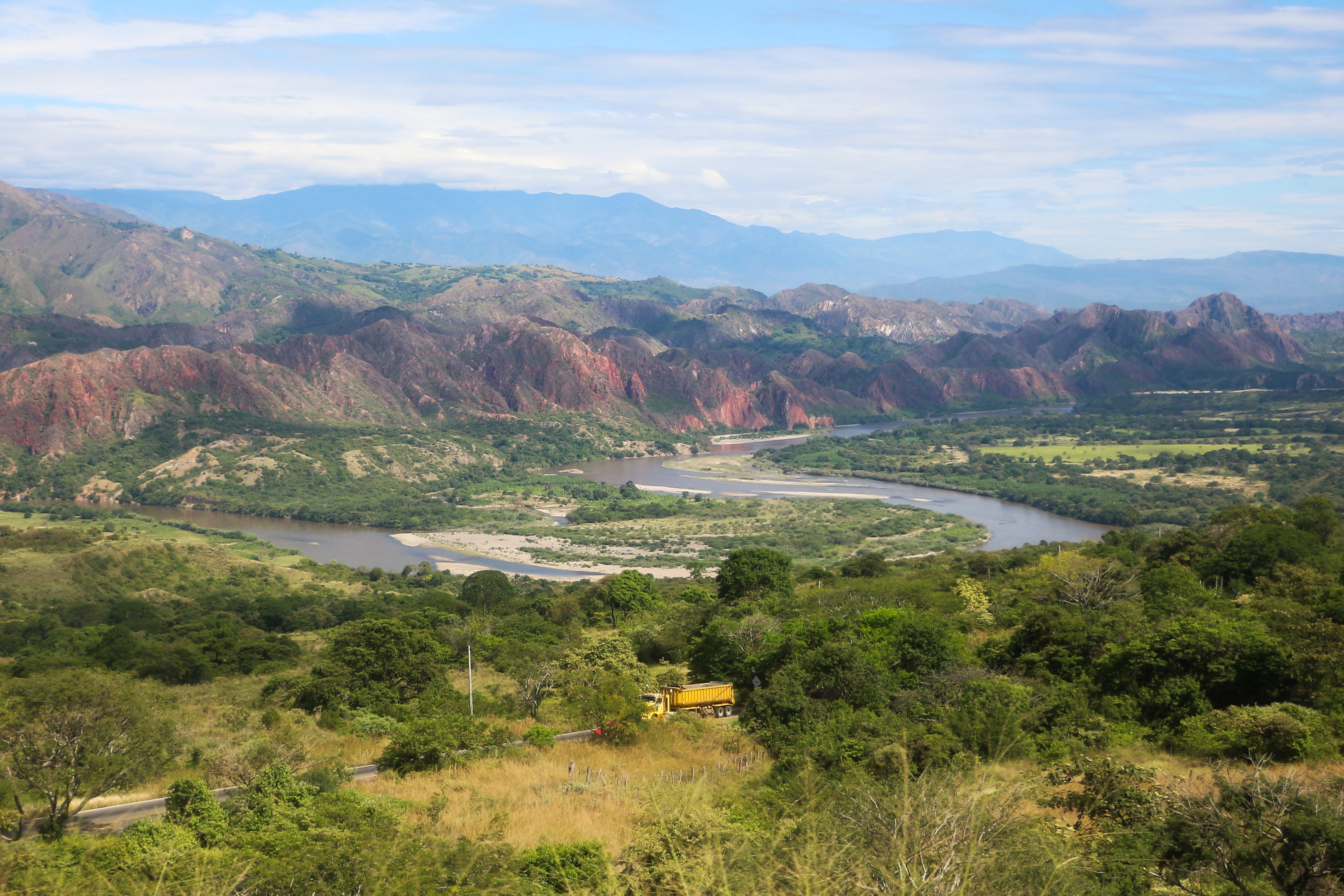 Река магдалена. Магдалена (река) реки Колумбии. Река Магдалена в Колумбии. Долина реки Магдалена Колумбия. Магдалена Южная Америка.