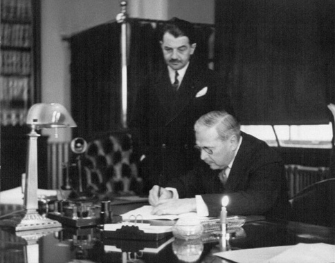 File:Raymond Brugère et Arthur Sauvé 1935.jpg