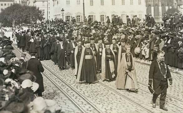 File:Recteur et doyens de la Faculté catholique de Lyon en 1912.jpg