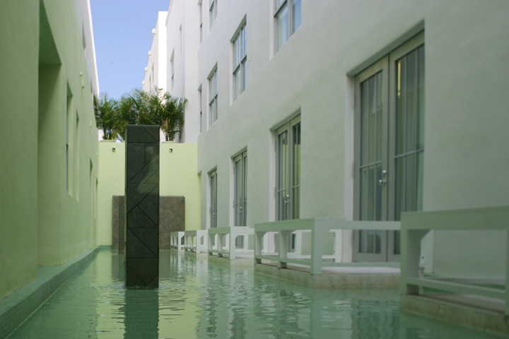 File:Reflecting pool, Clinton Hotel Miami Beach, Florida.jpg