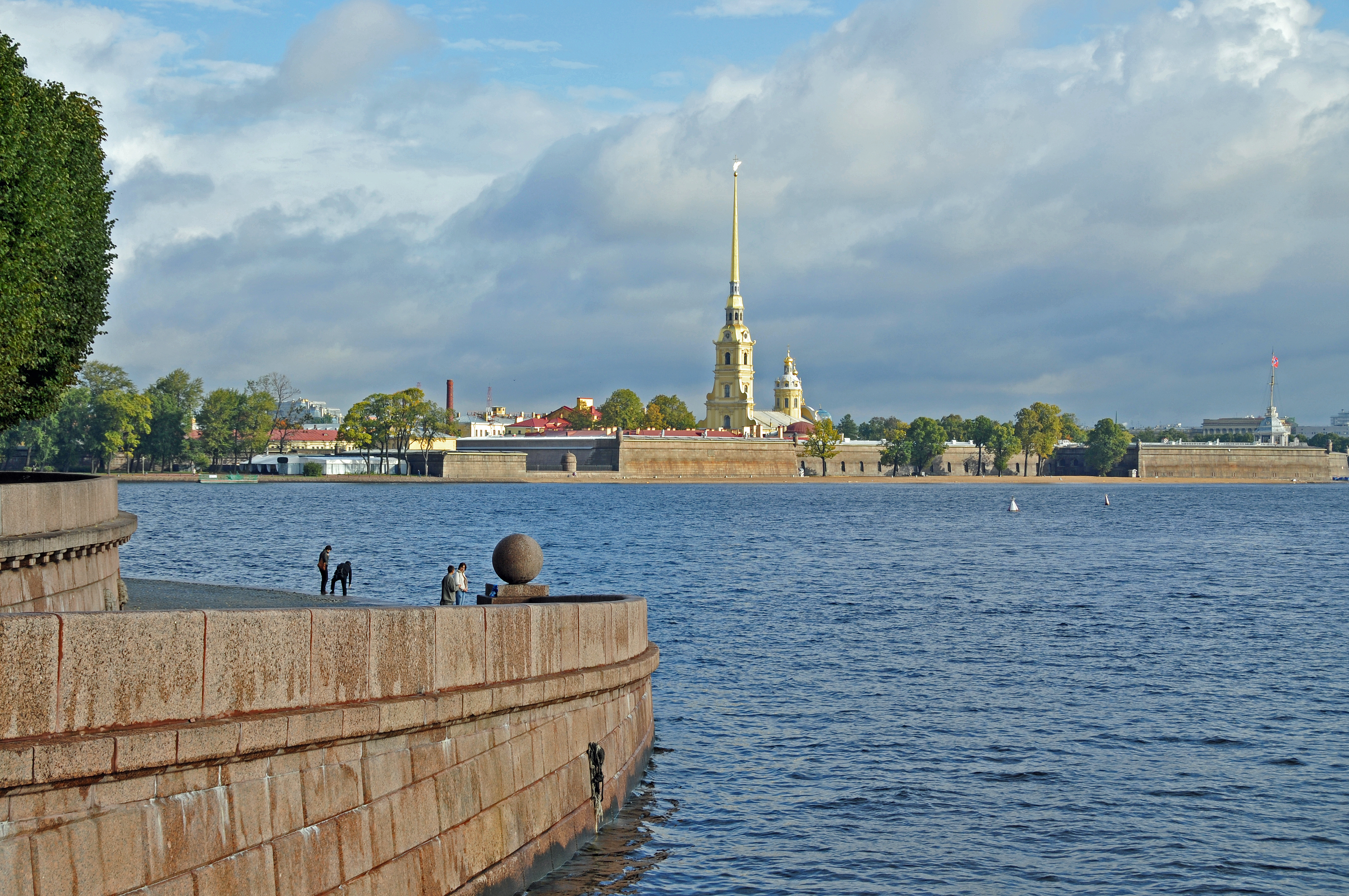 Фото невы в санкт петербурге. Санкт-Петербург море Неве. Балтийская Нева Санкт-Петербург. Берег реки Невы Санкт-Петербурга. Петропавловская крепость вид с реки Невы.