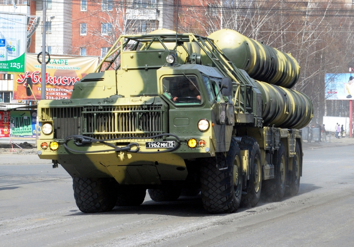 S-300_launcher,_2009.jpg