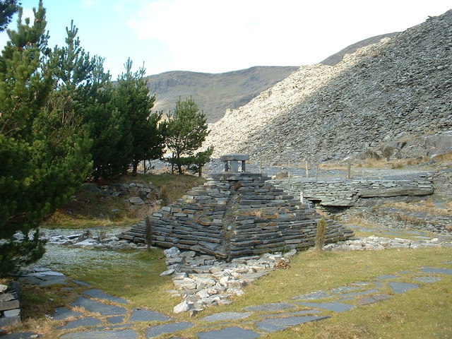 Sculpture below Wrysgan Quarry - geograph.org.uk - 337166