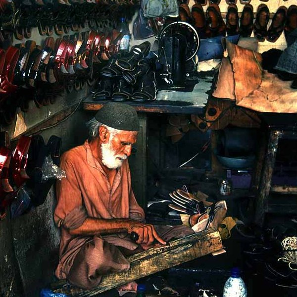 File:Shoemaker Pakistan (babasteve - flickr).jpg