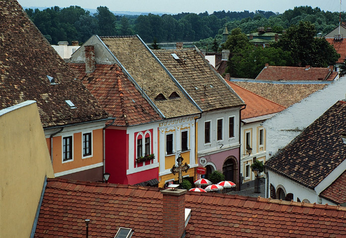 Toits du village de Szentendre près de Budapest - Photo de Mátyás Késmárki