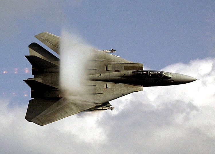 File:Wing.tomcat.vapour.arp.750pix.jpg