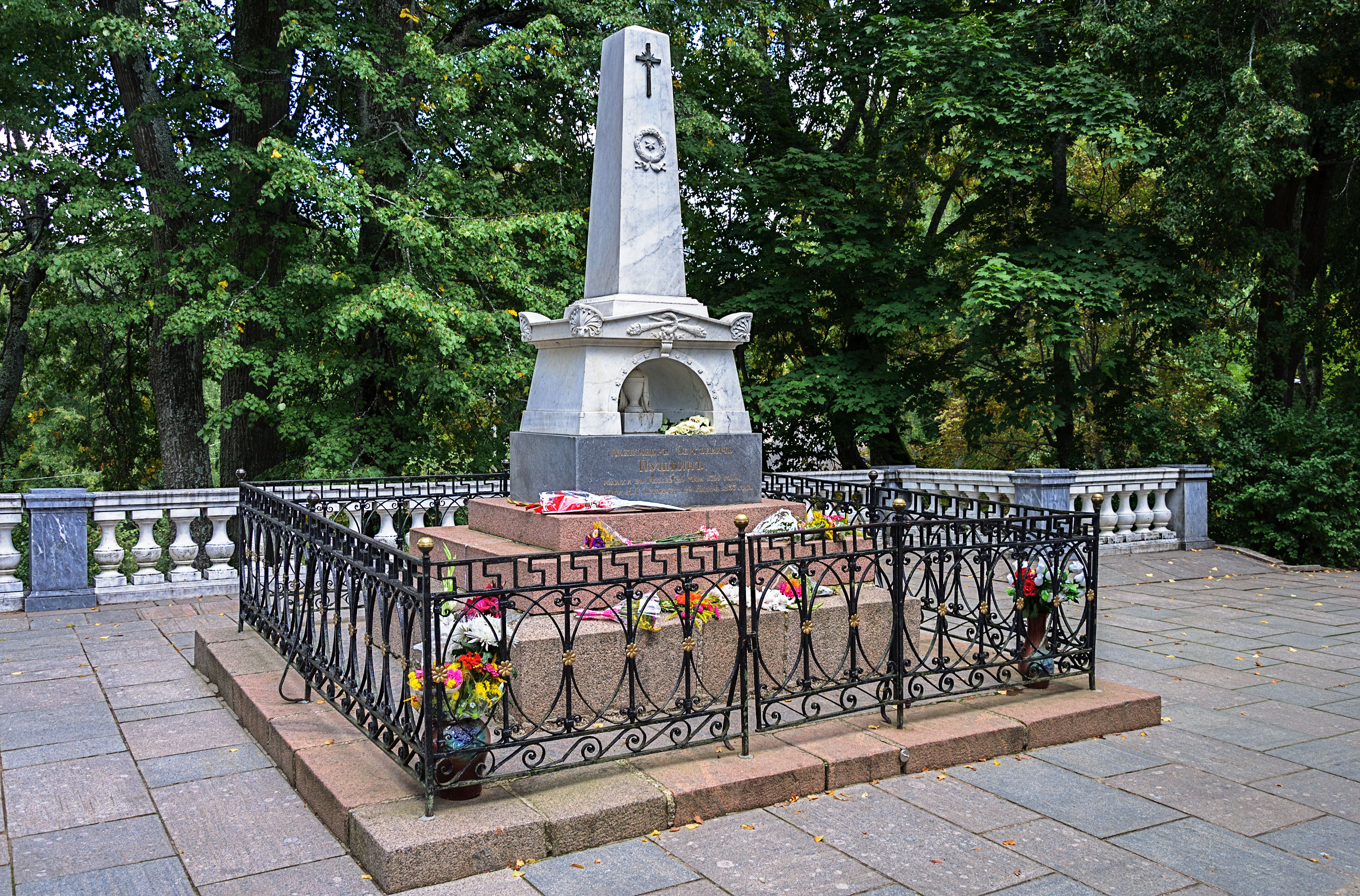 Святогорский монастырь Михайловское могила Пушкина