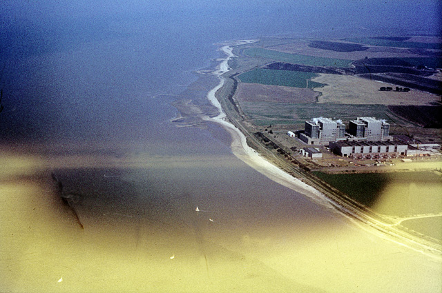 File:Aerial view of Bradwell Power Station in the seventies - geograph.org.uk - 1447700.jpg
