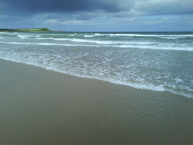 File:Banff Beach and bay - geograph.org.uk - 1060976.jpg