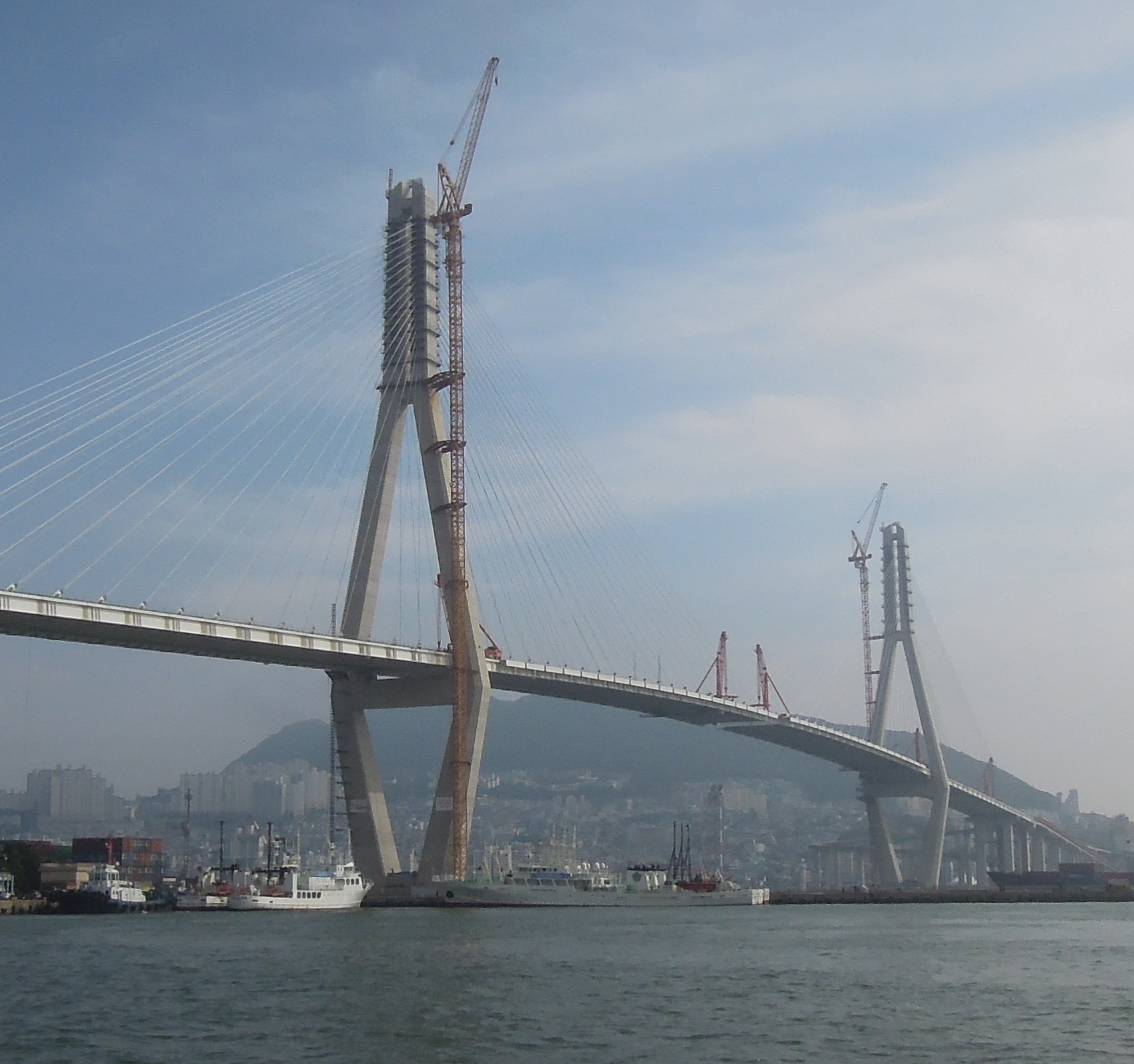 Длинный пролет. Cantho мост. Under the Bridge.