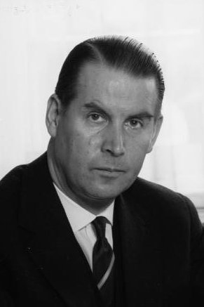 File:Bundesarchiv B 145 Bild-F008145-0002, Gerhard Schröder (crop).jpg