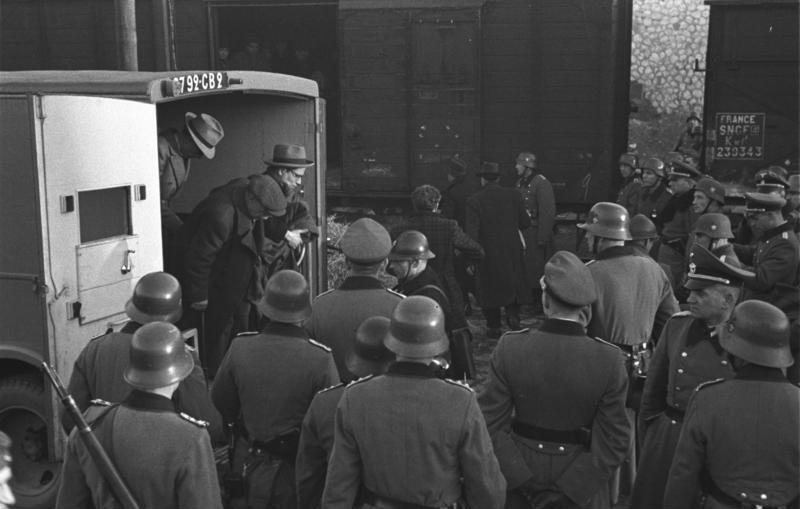 File:Bundesarchiv Bild 101I-027-1476-27A, Marseille, Gare d'Arenc. Deportation von Juden.jpg