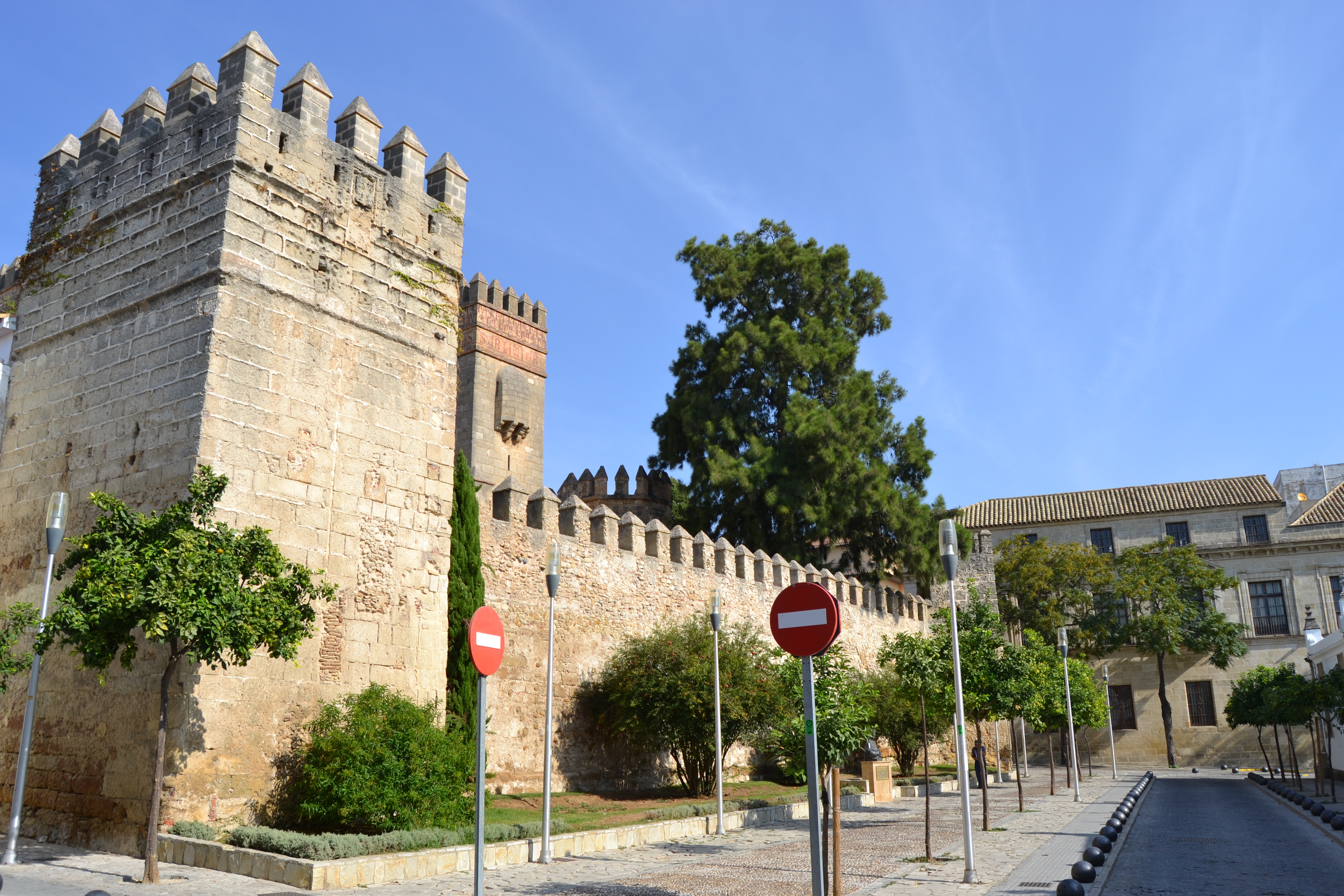 Se puede subir al castillo de xàtiva en coche