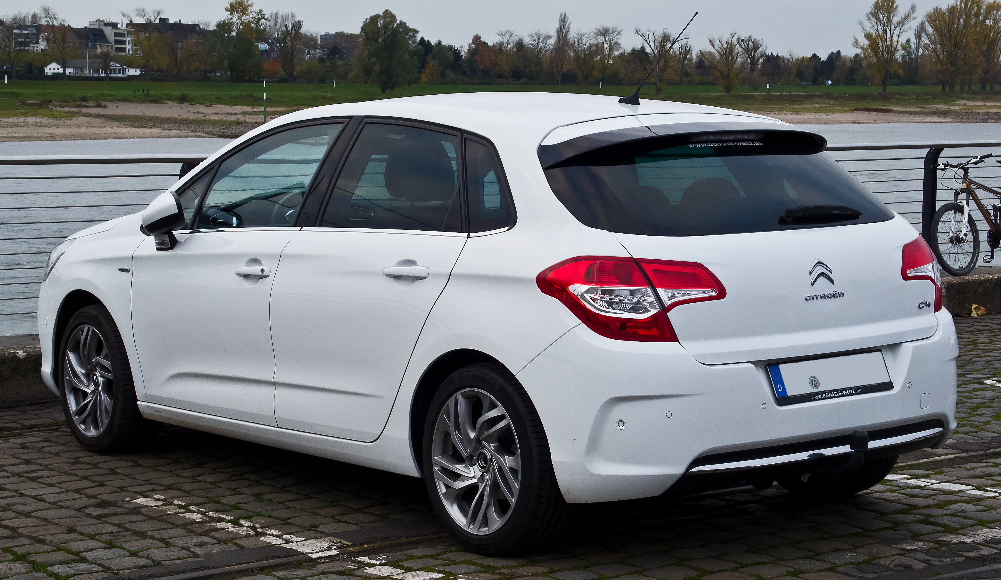 jogger Decoderen Schrikken File:Citroën C4 Exclusive (II) – Heckansicht, 11. November 2015,  Düsseldorf.jpg - Wikimedia Commons