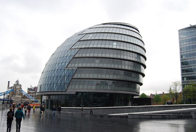 Se hall. Logan Hall London. City Hall Лондон фото. Логан Холл Лондон.