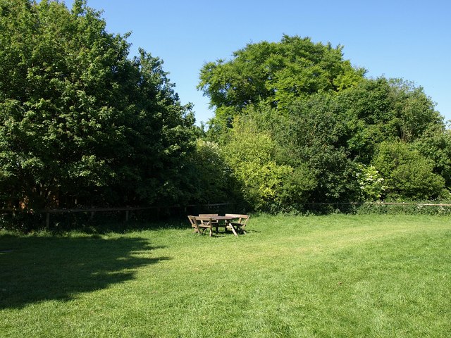 File:Corner of Avebury car park - geograph.org.uk - 1347707.jpg