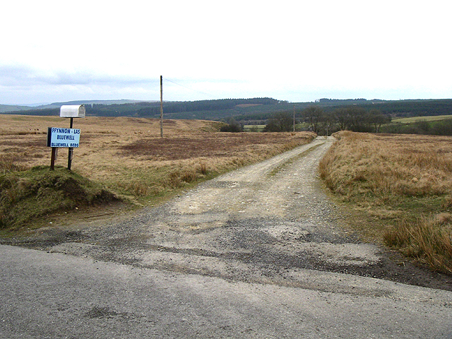 File:Farm Track - geograph.org.uk - 152962.jpg