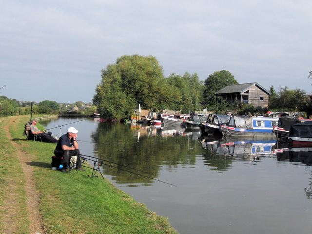 File:Grand Union Canal - Cook's Wharf, Pitstone - geograph.org.uk - 1508447.jpg