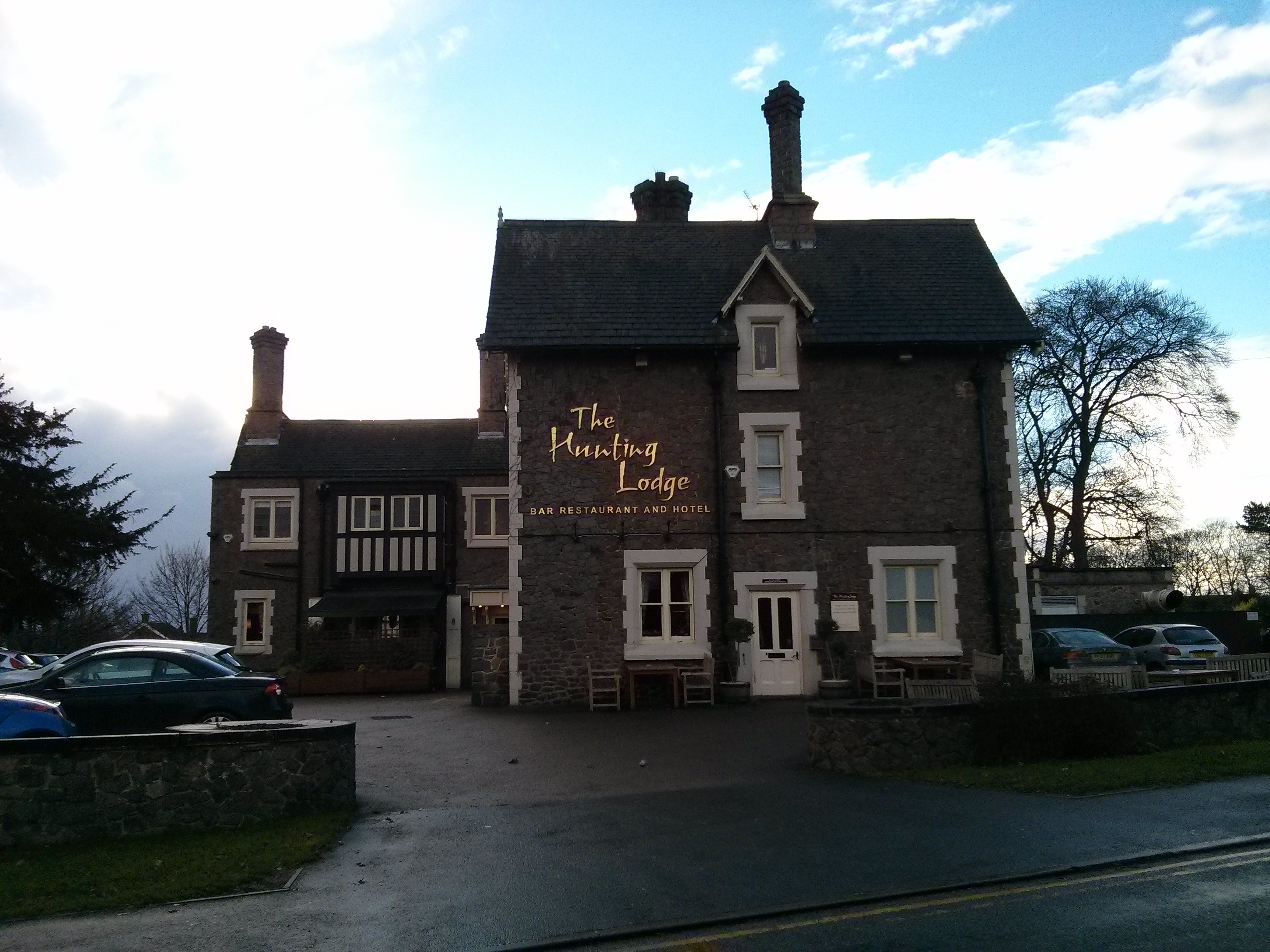 File Hunting lodge barrow.jpg Wikimedia Commons