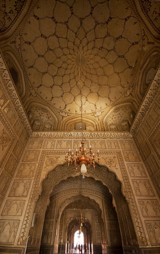 badshahi masjid inside