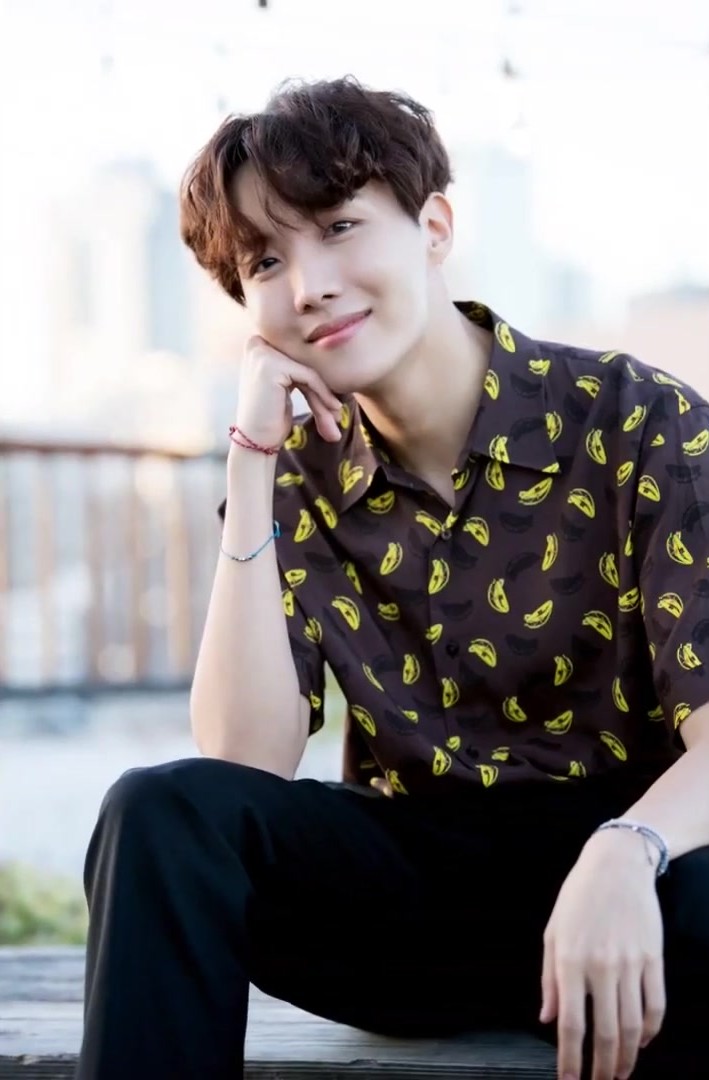 File:J-Hope For Bts 5Th Anniversary Party In La Photoshoot By Dispatch, May  2018 03.Jpg - Wikimedia Commons