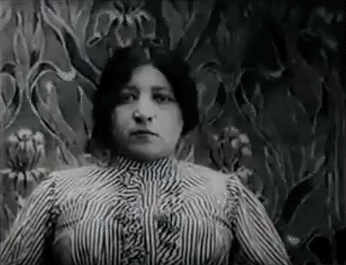 Julienne Mathieu in a stop motion/pixilation scene from Hôtel électrique (1908)