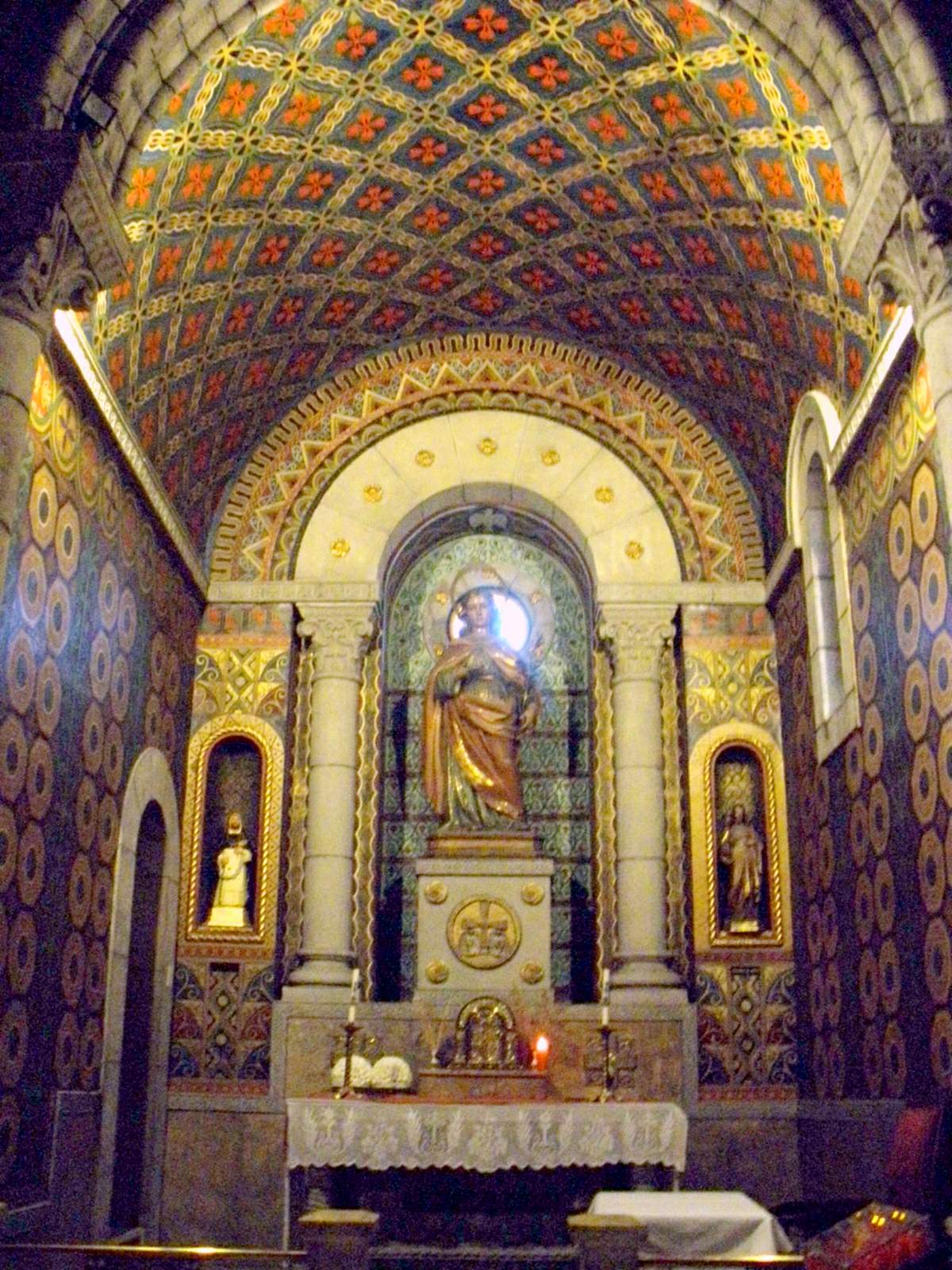 Pinturas en la iglesia de San Pedro de La Felguera