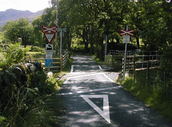 File:Level crossing without barrier. - geograph.org.uk - 1423425.jpg