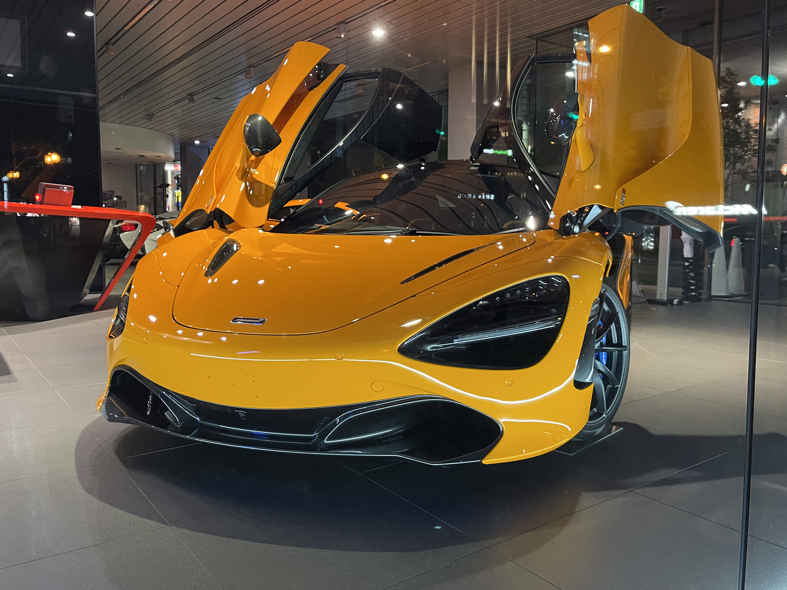 MCLAREN 720s Coupe