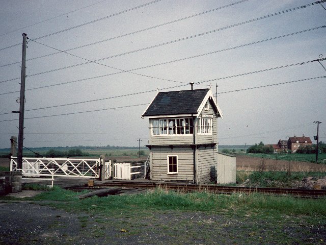 File:Medge Hall Signal Box - geograph.org.uk - 5161.jpg