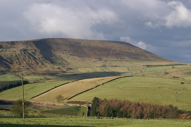 File:Pendle Big End - geograph.org.uk - 269018.jpg