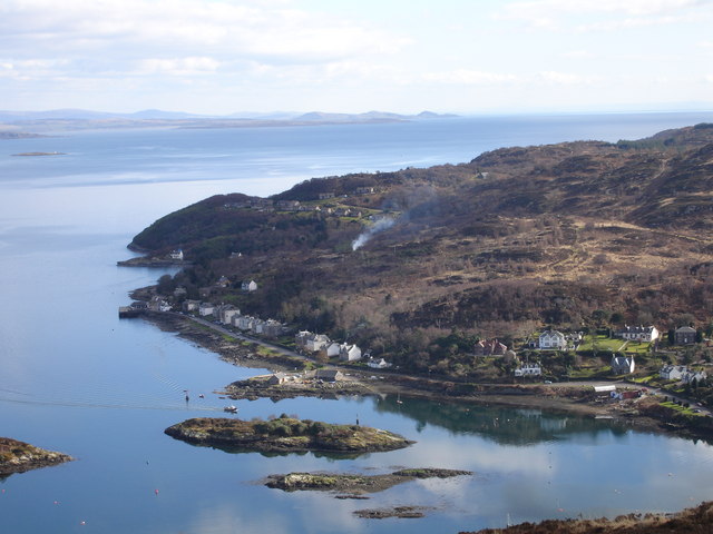 File:Pier Road Tarbert - geograph.org.uk - 513213.jpg