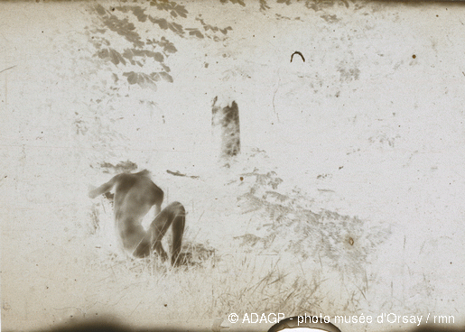 File:Pierre Bonnard de dos, assis dans l'herbe (prise de vue de Marthe).gif