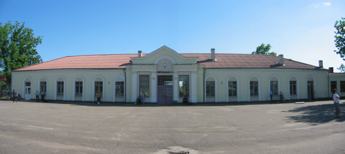 Rezekne II train station.jpg