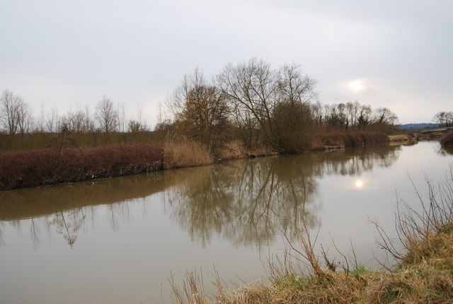 File:River Medway near Hartlake - geograph.org.uk - 1159330.jpg