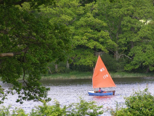 File:Sailing on the Beaulieu River - geograph.org.uk - 176750.jpg