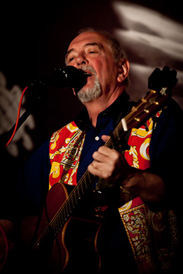 File:Singing Mike Gaston.jpg